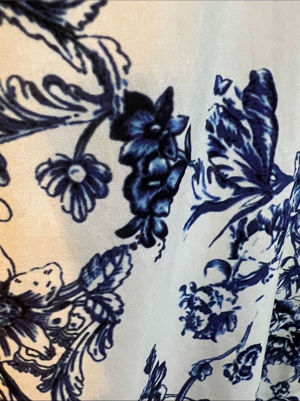 💲2💲if BUNDLED  3 or more $2 items  White Midi Dress with Blue Floral Print H175. - Picture 4 of 9